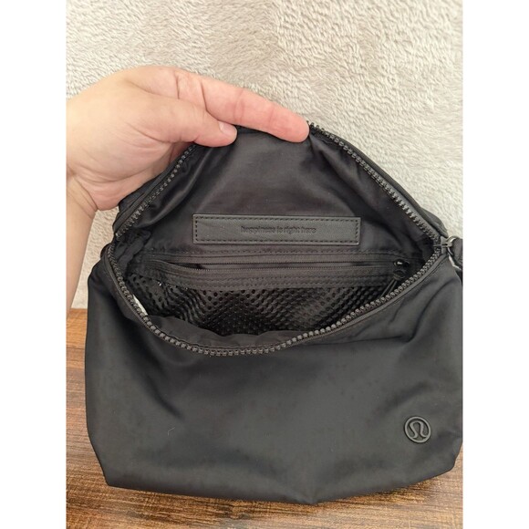 LULULEMON Go Lightly Adjustable Belt Bag Fanny Pack Black Water-Resistant Nylon - Picture 4 of 10